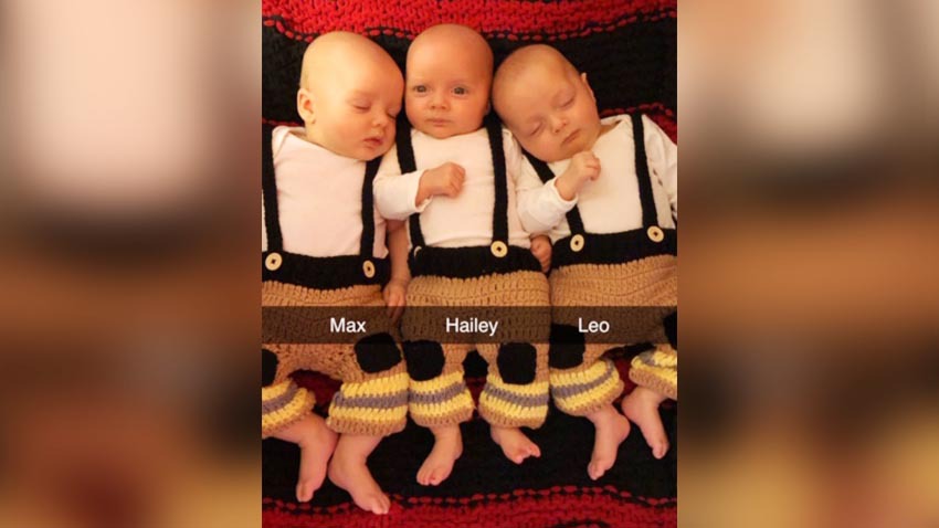 新生的三胞胎穿着消防服